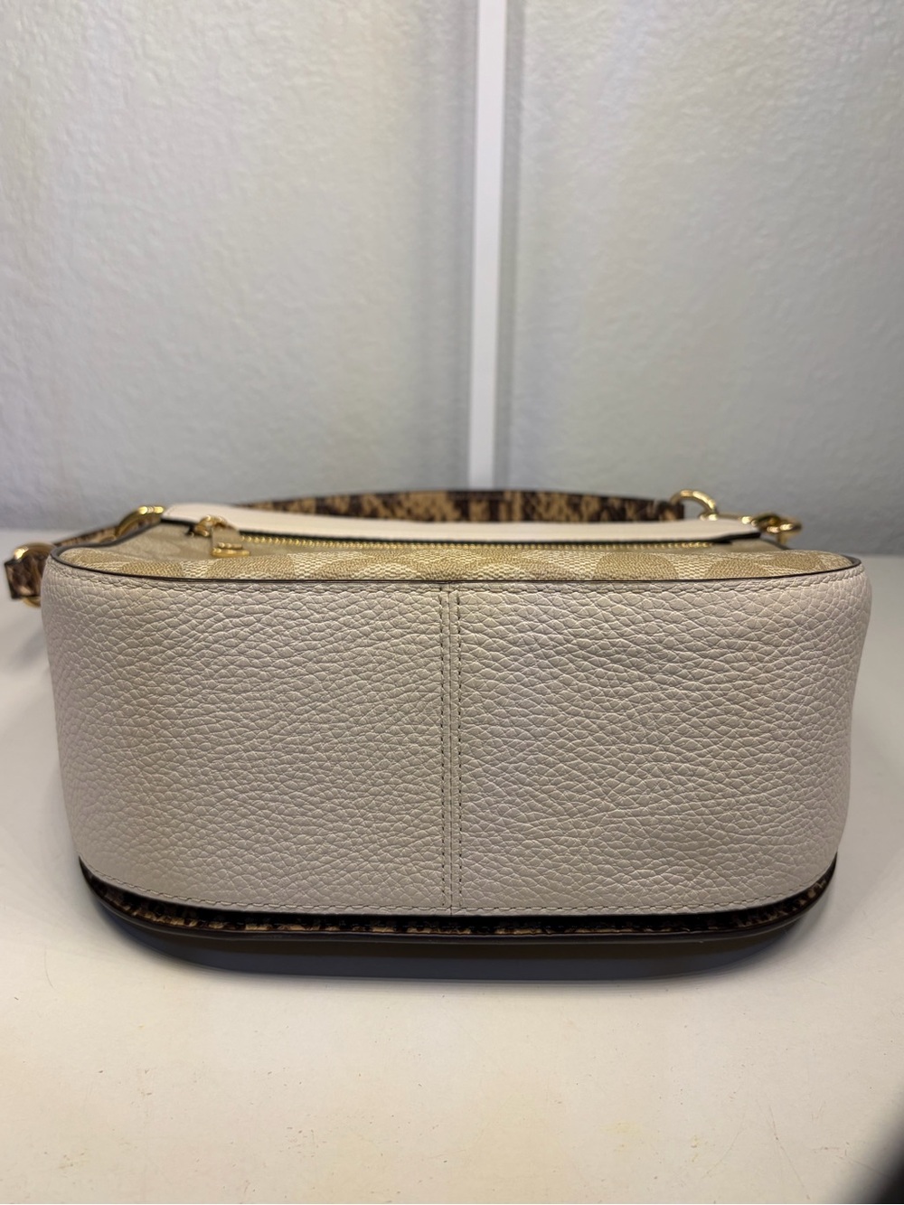 Coach Kleo Shoulder/ Crossbody Bag 23 in Blocked Signature Canvas - Picture 9 of 14